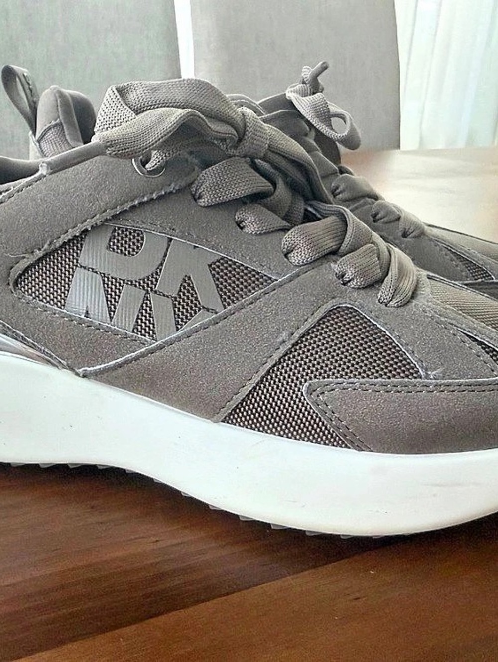 DKNY Sneaker Women's Sneakers (Size 6.5)